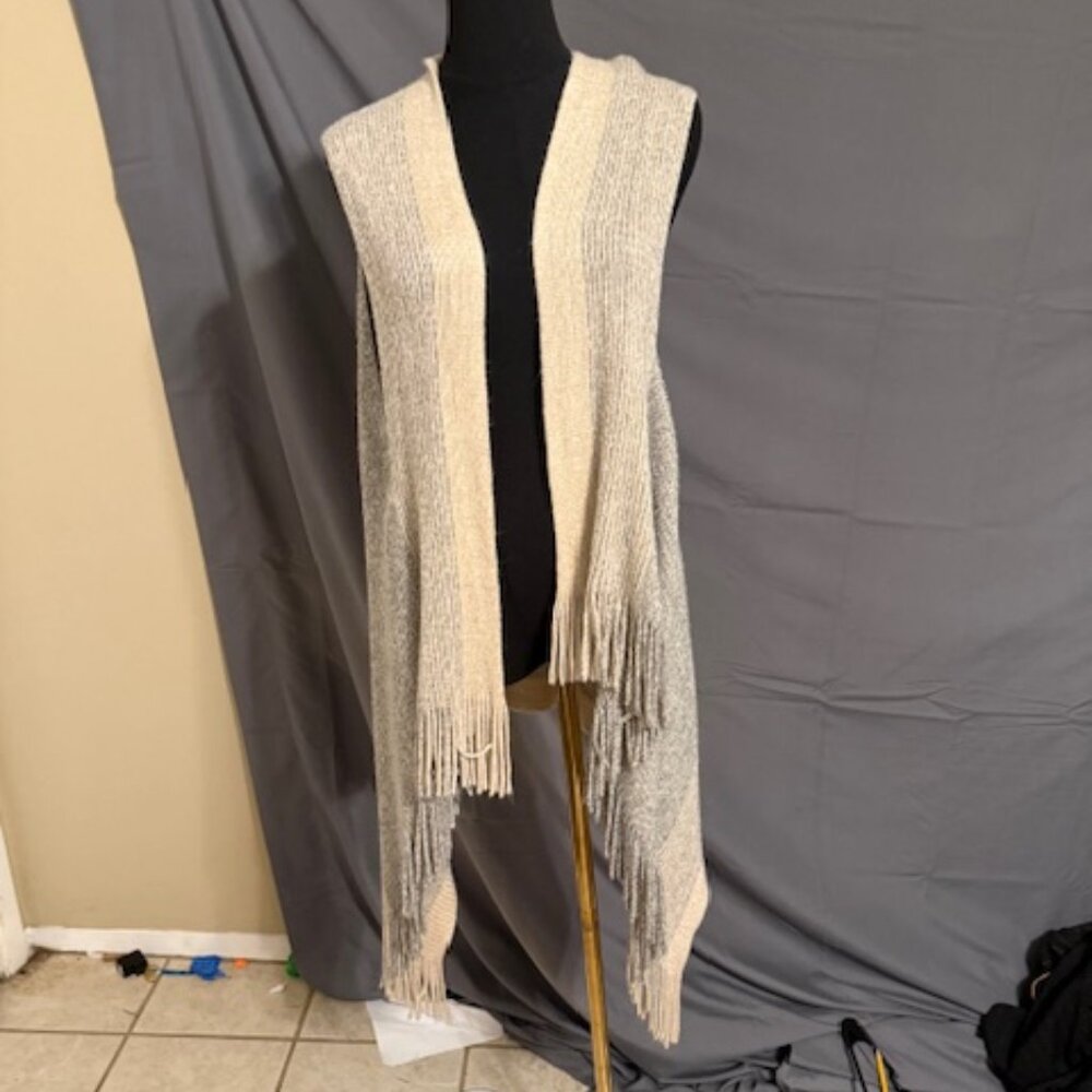 BEAUTIFUL Sleeveless Cardigan Size One Size Fits Most